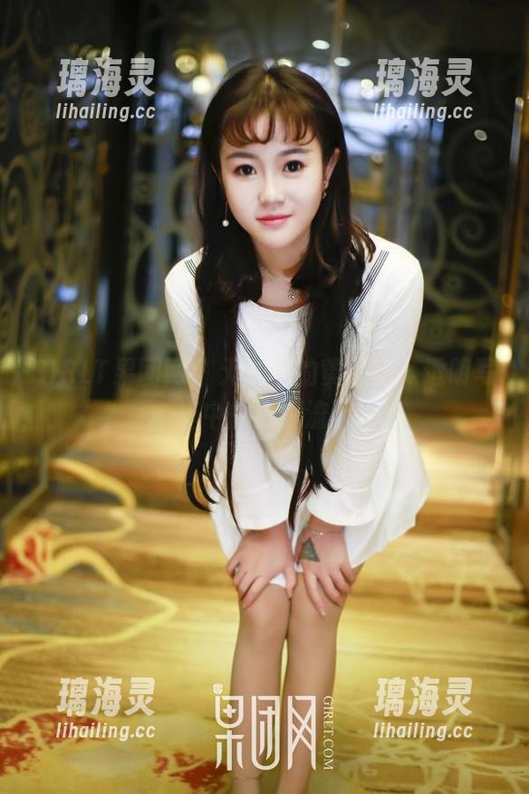GIRLT果团网 - 无滤镜的黄歆苑，透明写真中的心思流淌