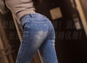 IMiss爱蜜社 – 原图来喽！温心怡的长腿，长到连蹲下都显得优雅！