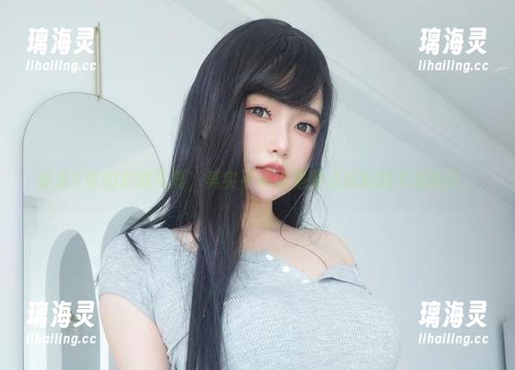 K酱 说是K酱的定制写真,其实不如说是撒点颜料的涂鸦旅行。