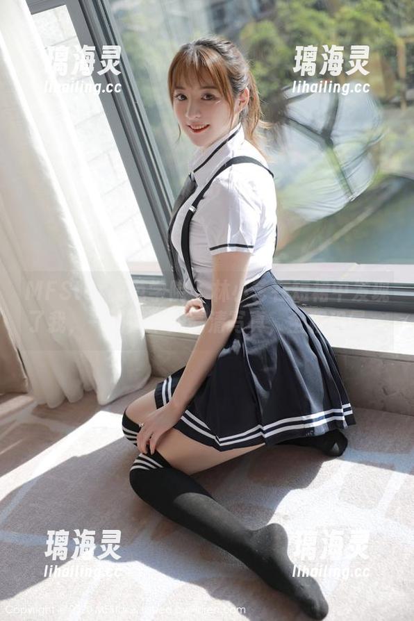 MFStar模范学院 - 林小艺在短裙中发现了我，一场豪华的高清写真，全程犯晕。