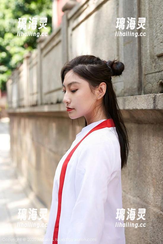 MiiTao蜜桃社 - 梦乃Mandy说：灰丝如影随形，图片毫不介意没有圣光的加持，也自我发光。