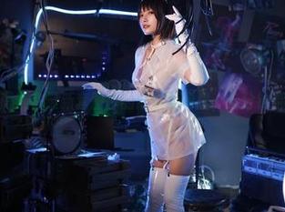看！Neko薇薇在最新套图里的靡烟旗袍里，分分钟都是经典重现