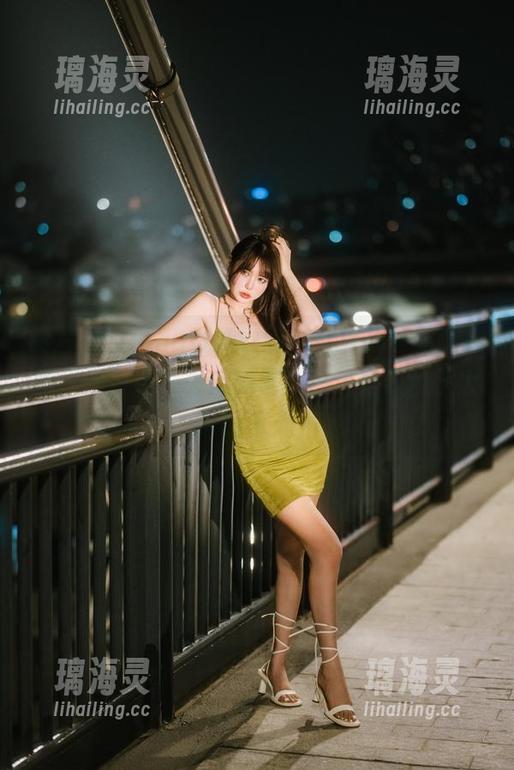 Tina很妖孽呀 图片里的Tina很妖孽呀,穿着战斗服的旗袍,是打仗还是走秀呢?难道是要秒杀大家的目光?