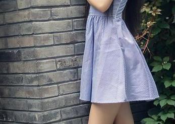 TouTiao头条女神 – 谈梦的事儿总是浪漫，李丽莎的写真也更新了，快来看那帘子外头的风景！