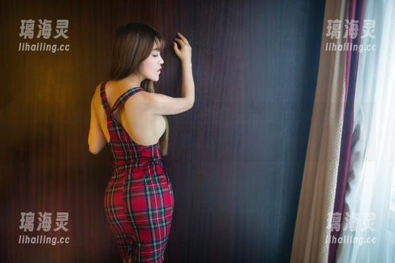 TuiGirl推女郎-王根星熙 TuiGirl推女郎 - 陪王根星熙泡泳池,无圣光的微妙,整套图别错过。