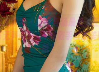 UGirls尤果网 – 红裙与杨晨晨，正好搭配成一部无声电影…不如随手截张美图当壁纸？