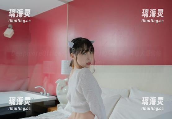 DeepmoreOffice：Uhye(이유혜)的写真集，真让人想偷偷来个办公室小偷！