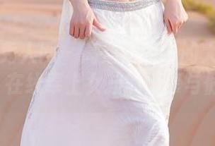 Xiuren秀人网 – 高清画面中的大琪琪Emily，在线奉上女孩的无辜与倔强。
