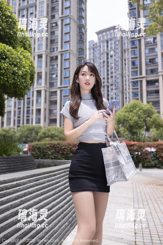 Xiuren秀人网 - 一秒变时尚达人！小嘉敏的毛衣资源等你来拿！