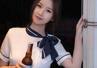 Xiuren秀人网 – 少女心雪雪的校园写真，证明了我午餐必须三明治的原则。