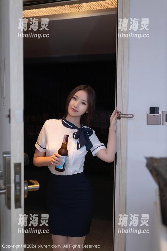 Xiuren秀人网-少女心雪雪 Xiuren秀人网 - 少女心雪雪的校园写真,证明了我午餐必须三明治的原则。