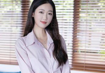 Xiuren秀人网 – 李佳芮Cherie的制服套图，美得我想给男朋友写信，围绕她转转！
