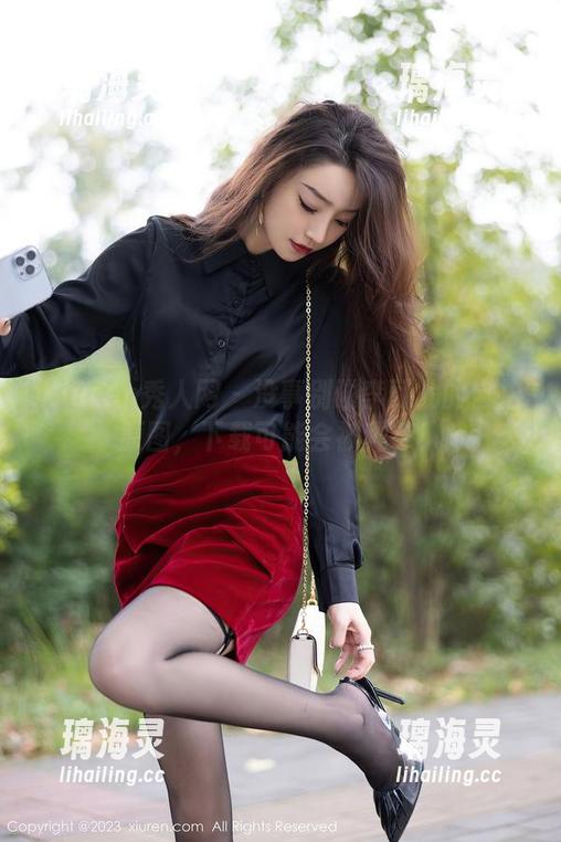 Xiuren秀人网-李可儿 Xiuren秀人网 - 没事别碰李可儿的自拍原图,下载可能会被种草!