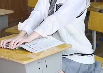 Xiuren秀人网 – 杏子Yada和服套图赏析，那个动作我也想学，但万一摔了怎么办？