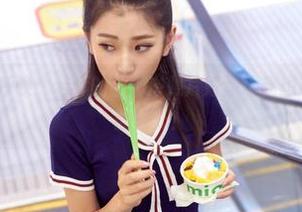 aiss – 最新呼唤：若兮的日光浴照片好像让我想起了那个烧烤的夏天！