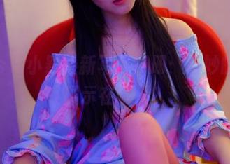 pans – 小颖最新写真图册：巧妙的腿部展示在哪里？