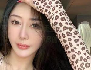 微密圈 – 不爱笑的赛琳的无圣光写真，校园里的每个角落都说不尽的心事。