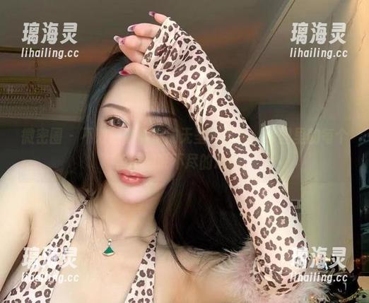 不爱笑的赛琳 微密圈 - 不爱笑的赛琳的无圣光写真,校园里的每个角落都说不尽的心事。