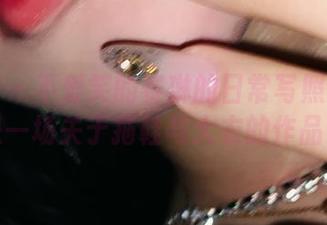 微密圈 – 不爱笑的赛琳的日常写照：其实就是一场关于拖鞋与大衣的作品集。
