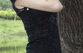 丽柜 – 私拍写真：兔子在办公室里的悠闲时光