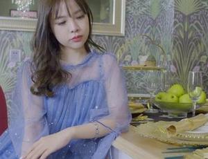 丽柜 – 心心的校园写真，明明是学习的地方，她斗志满满。