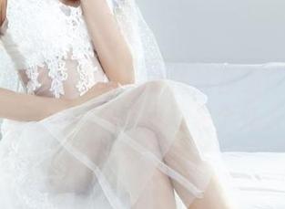 丽柜 – 文芮的高清姐妹情丝合集：看照片，突然觉得自己真的是个外人。