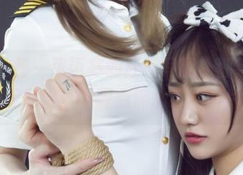 丽柜 – 每一张语寒的红裙写真，都是在和我私聊，唤醒点滴心绪的图片