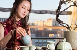 克拉女神 – 看到忆之穿着红裙的高清照片，我的审美竟然有那么点被它打动！