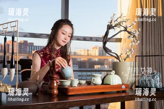 克拉女神-忆之 克拉女神 - 看到忆之穿着红裙的高清照片,我的审美竟然有那么点被它打动!