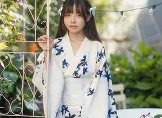 六味帝皇酱的创作，您见过无圣光的修女写真吗？这可比“千褂”更让人“赞叹”！