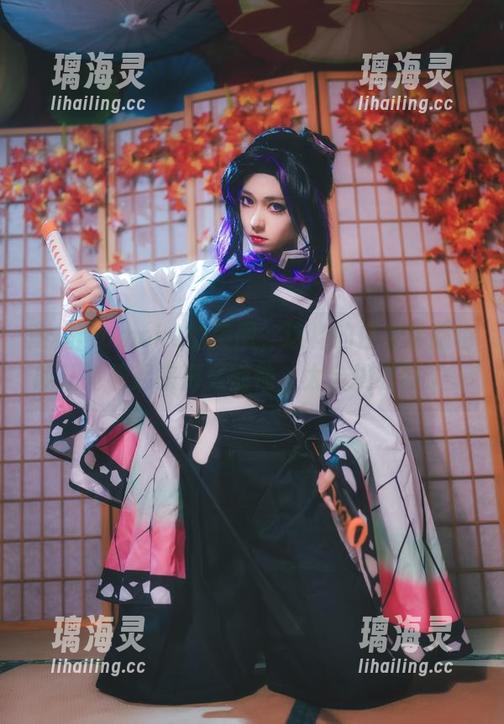 南桃Momoko 南桃Momoko的美图,这样的白金常服也能让她看起来那么随性,太会挑衣服了。
