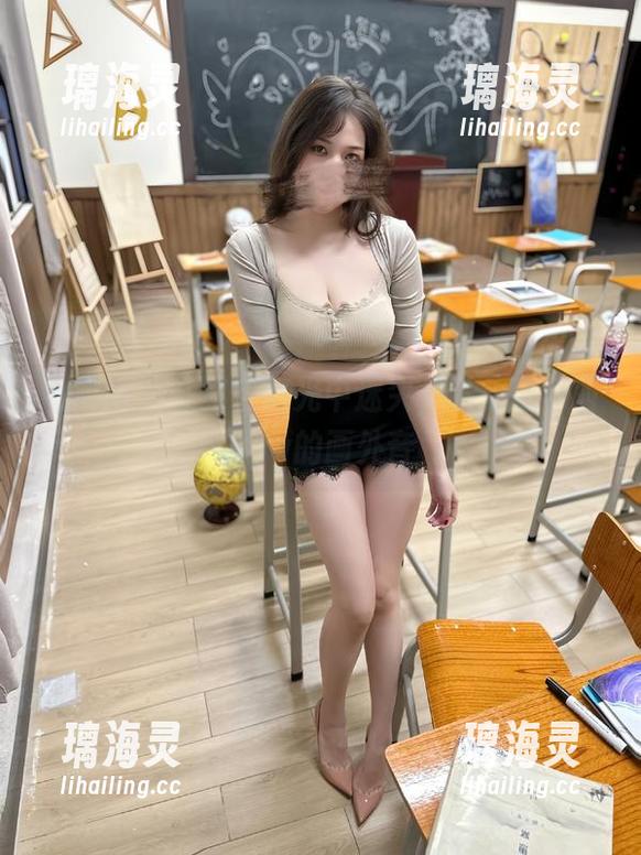 微密圈 - 在红色灯光中迷失，私拍可可西yyy的画外音
