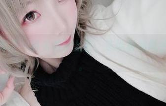 定制女仆写真，有名赖弥七在，连地板都似乎变得迷人。