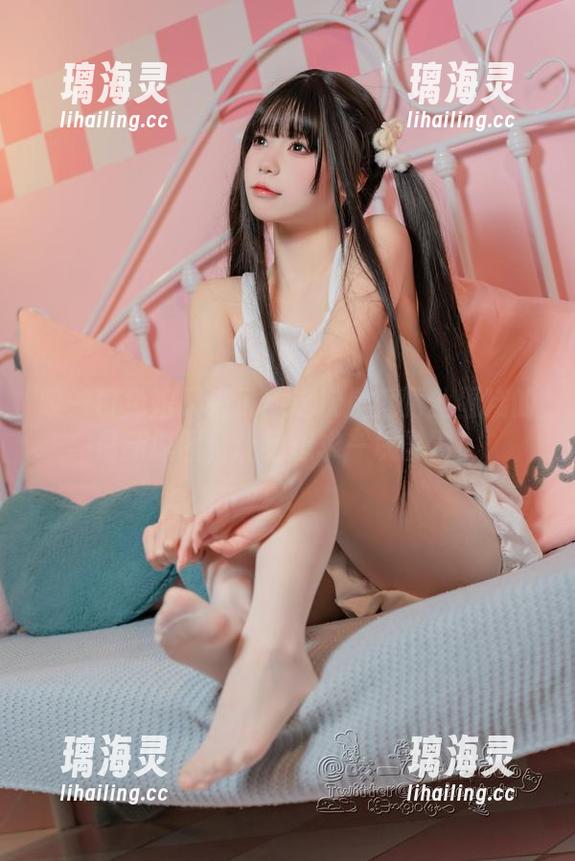 咬一口兔娘 咬一口兔娘又来了!这次是爱丽丝蛋糕的最新原图,让我想求一块尝尝!