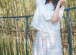 喵糖映画热裤特辑，照片里的女孩仿佛在悄悄和我打招呼。