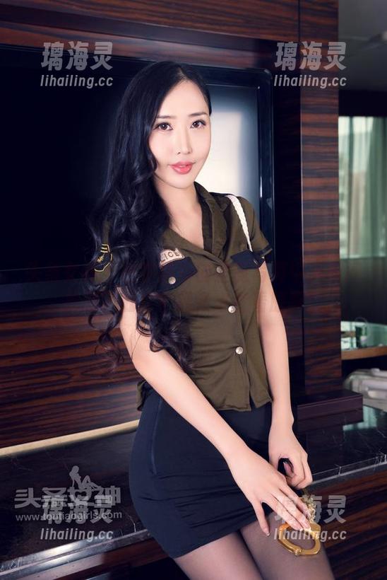 头条女神 - 在李丽莎的圣诞写真中无意间拍到了仙女？赶紧来查看原图！