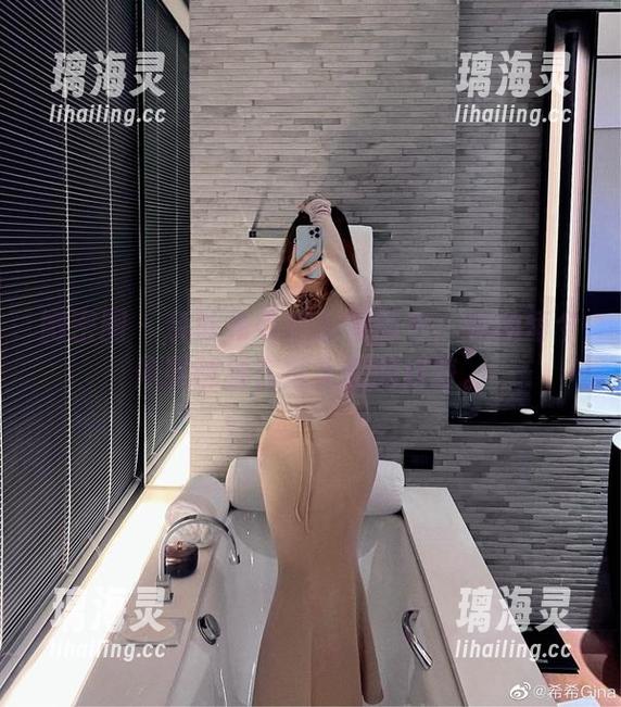 奈斯希希 微密圈 - 奈斯希希的瑜伽图包:她的每个伸展都像在放大我的好奇。