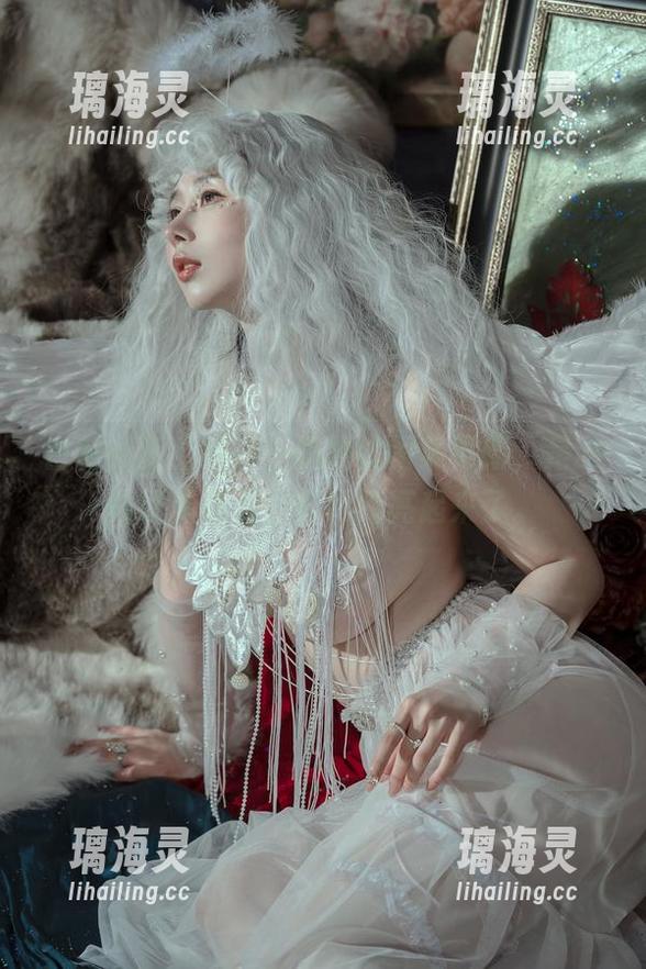 奶桃桃 白衬衫新上线——奶桃桃图集更新,是时候让单身男士们眼睛亮起来了。