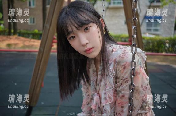 姜仁卿(강인경)的礼服图集：没有圣光，但有你的光辉！