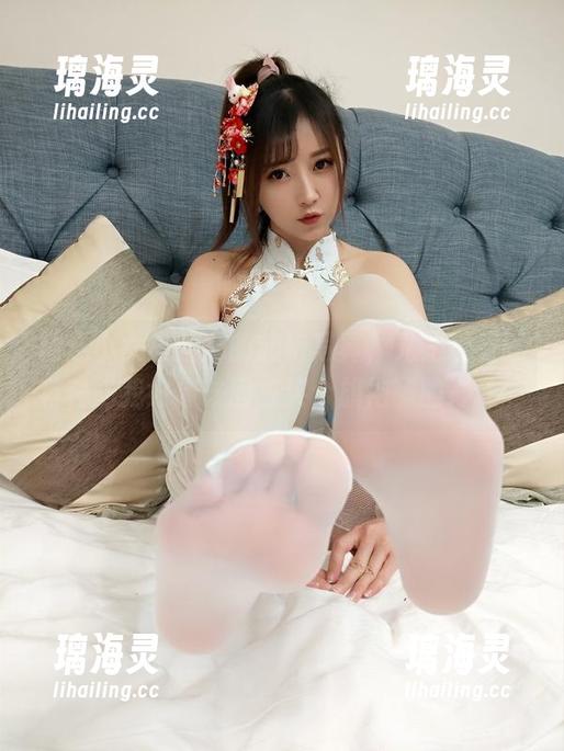 小女巫露娜 精选小女巫露娜的旗袍写真,光是看着就有种“我好像该回去买个旗袍”的冲动。