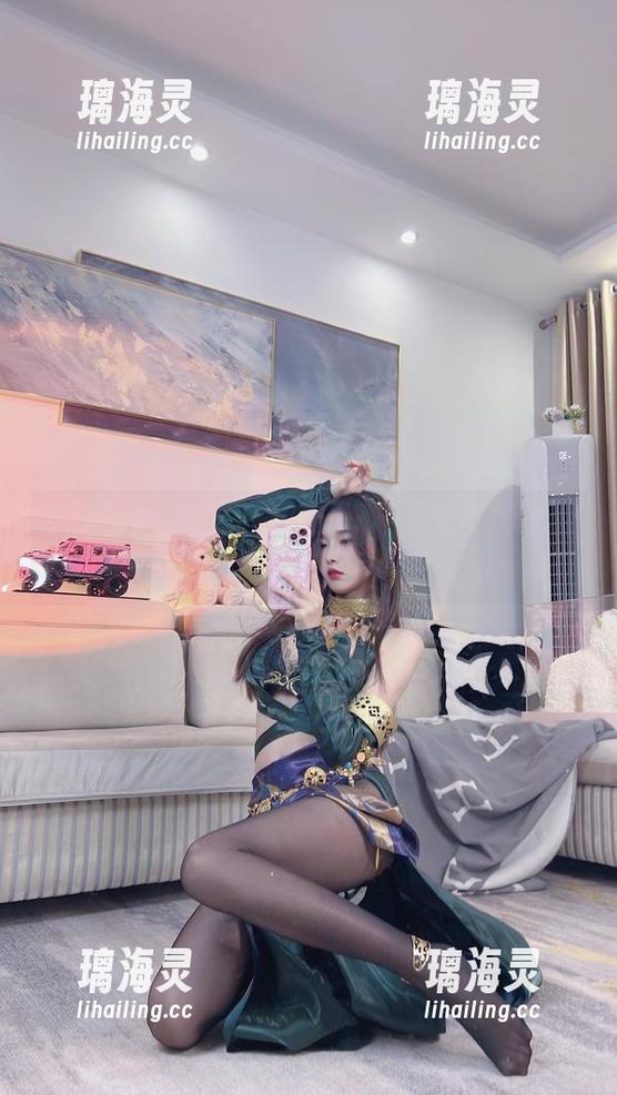 小小奶瓶儿的那一刻：双马尾制服师生剧情加长版合集