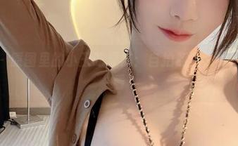 微密圈 – 原图里的小玉吃果冻：自拍照竟然比自拍还好看