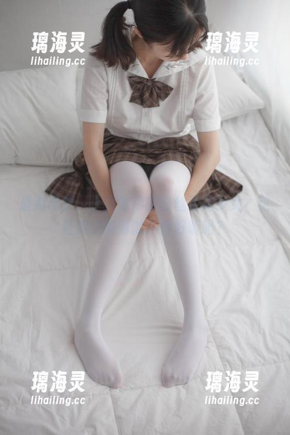 少女秩序 最新出炉,少女秩序的白丝粉裙少女,这鞋跟走路时的声音好听吗?