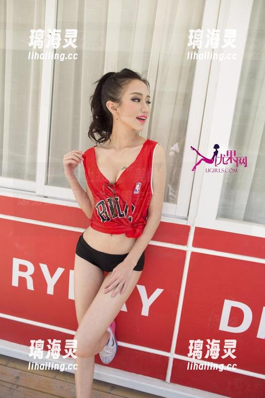 尤果网-美替 尤果网 - 穿上我跟“美替”同款白衬衫,感觉自己可以去征服宇宙,下载原图试试看?