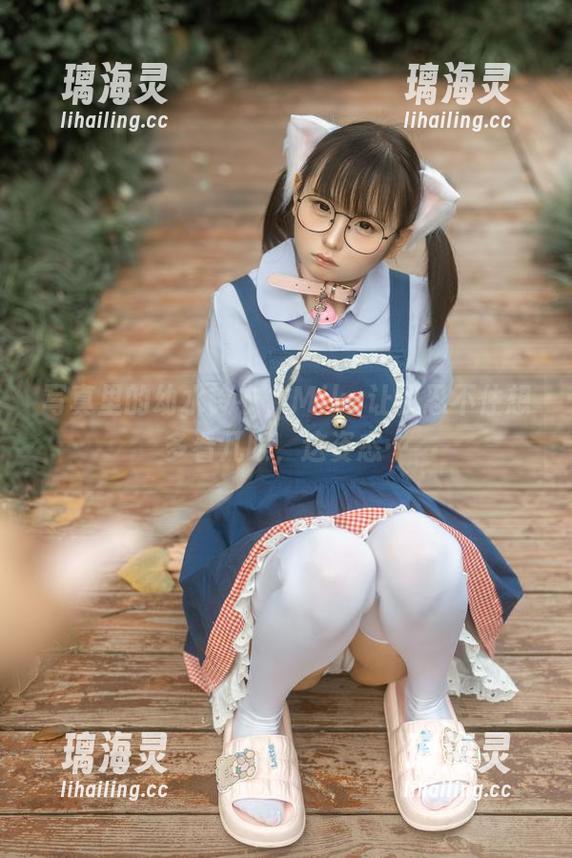 幼水铃衣 写真里的幼水铃衣,Miku让我忍不住想多看几眼,这姿态…