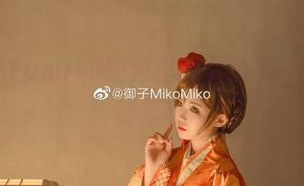 在御子Yumiko图包里蹲个奶牛，这波啥意思？