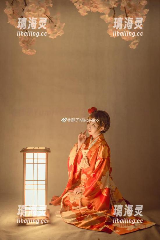 御子Yumiko 在御子Yumiko图包里蹲个奶牛,这波啥意思?