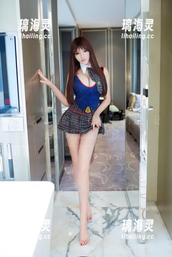 推女郎-吻熙 推女郎 - 吻熙的裸足在这原图中闪耀,让我众多困惑翻滚不已…