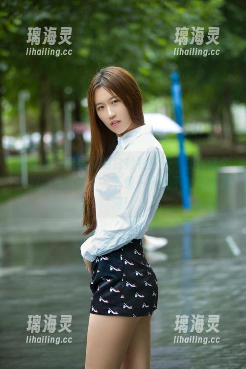推女郎 - 松果儿的白衬衫套图，加入这个衣橱的机会来了，下载一下说不定灵感满满！