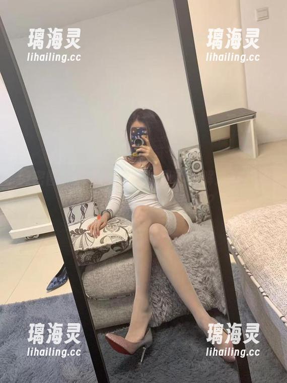 提袜少女 微密圈 - 提袜少女与校园的不解之缘,私拍作品竟藏着考试秘籍?